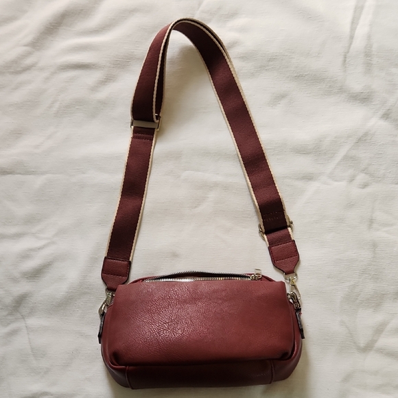 Chic Maroon Crossbody Bag - Picture 6 of 12